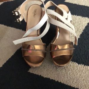 Mossimo gold/cream wedges
